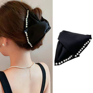 Casque à pince en satin et perles