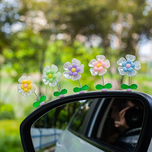 Décorations florales dans la voiture