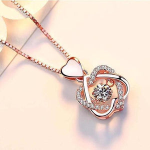 Collier rose en forme de coeur