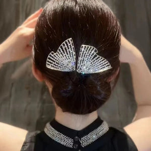 Chignon rétro élégant de cheveux