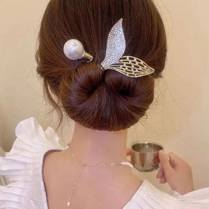 Chignon rétro élégant de cheveux